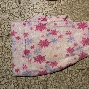 cute pink snowflake fleece throw blanket.